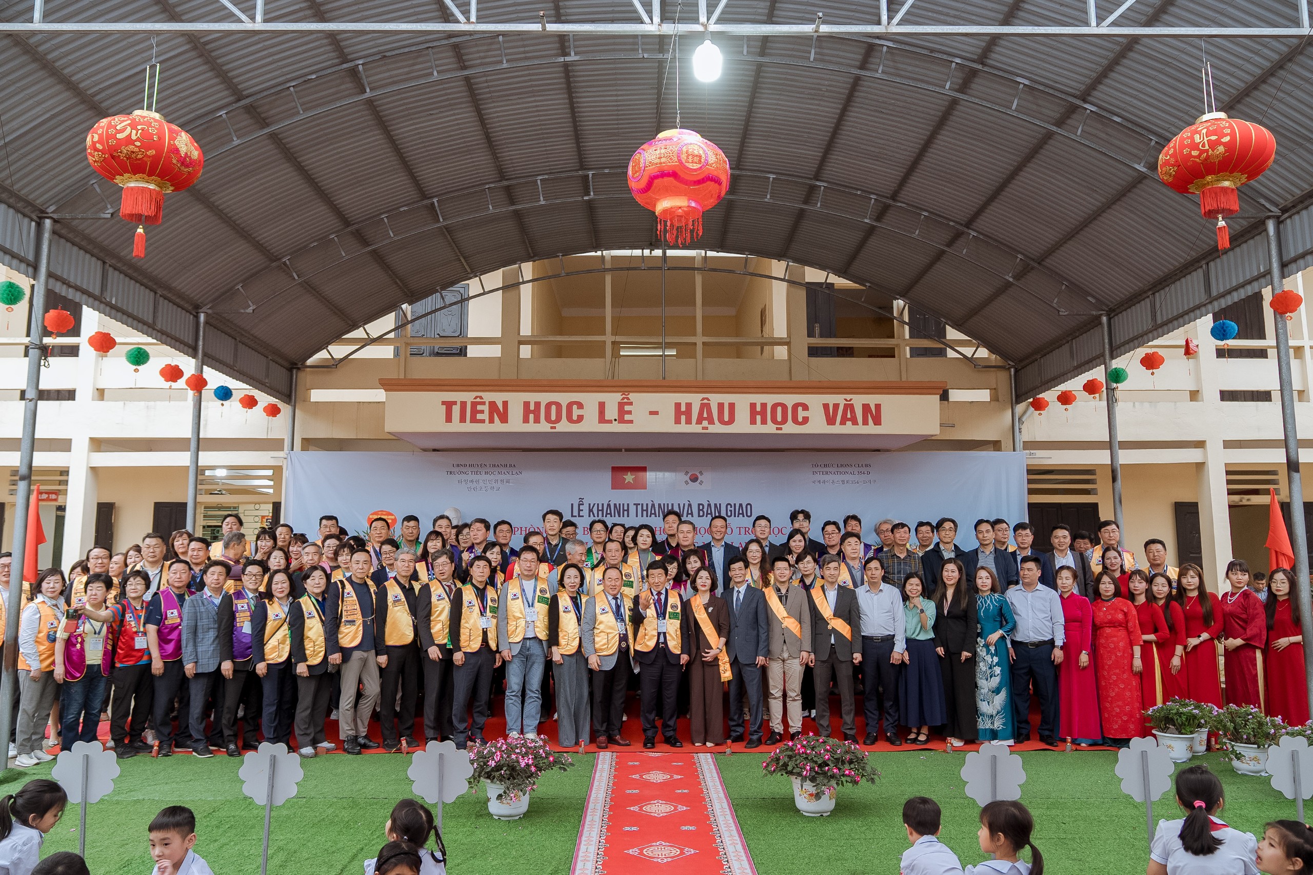 Asong Invest sponsors school in Phu Tho